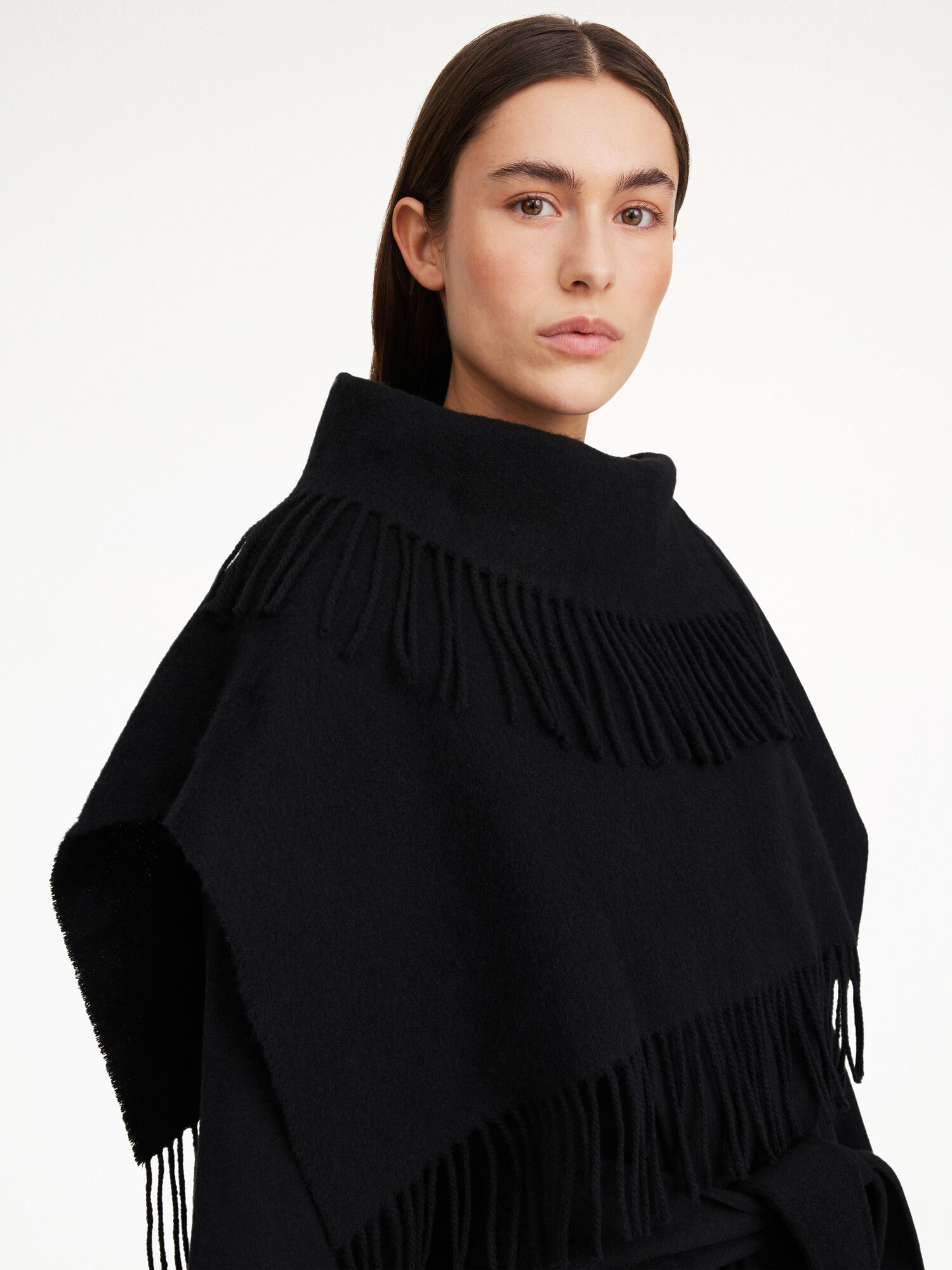 By Malene Birger Turtla Wool Fringe Bib Schals Schwarz | AT_BB50415